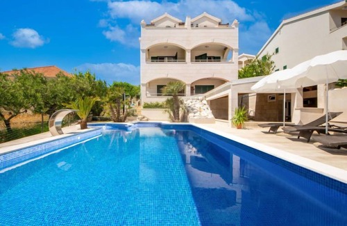 Businci Apartamento | Villa Andjelka by Interhome