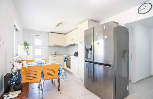 Faliraki Villa | Villa 'Angelana Beach' con terraza privada, Wi-Fi y aire acondicionado