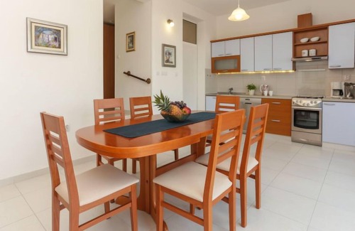 Okrug Donji Casa | Villa Anita by Interhome