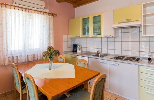 Jadranovo Apartamento | Villa Anna by Interhome