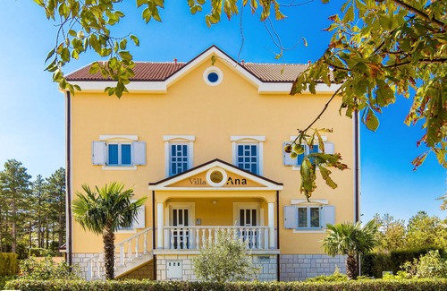 Jadranovo Apartamento | Villa Anna by Interhome