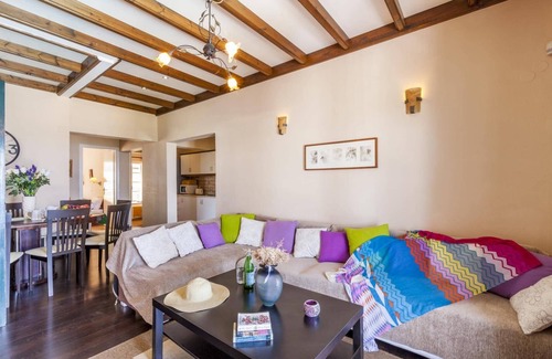 Petaleia Villa | Villa Annie by Villa Plus