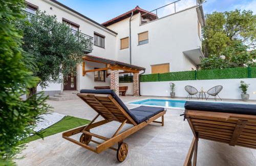 Novi Vinodolski Villa | Villa Antique