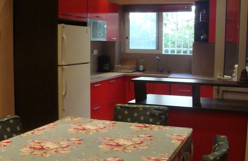 Filothei-Psychiko Villa | Apartamento en villa, con jardín, se admiten mascotas, metro y autobús cerca, SuperMarkt.
