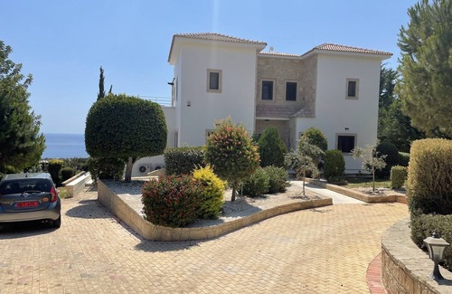 Aphrodite Hills Villa | Villa Aphrodite Hills con Infinity Pool, Vistas al mar, golf y tenis
