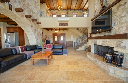 Latchi Cabaña | Villa Apollonia - a villa that sleeps 8 guests in 4 bedrooms