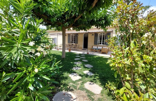 St.-Remy-de-Provence Villa | Villa Art-Déco, 5 mn walk from the city center of Saint-Rémy- Pool, Clim - 4ps