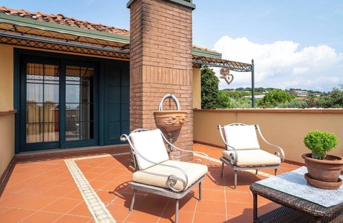 Padenghe sul Garda Villa | Villa Artemisia (Portion of a Villa) – Luxury Villa