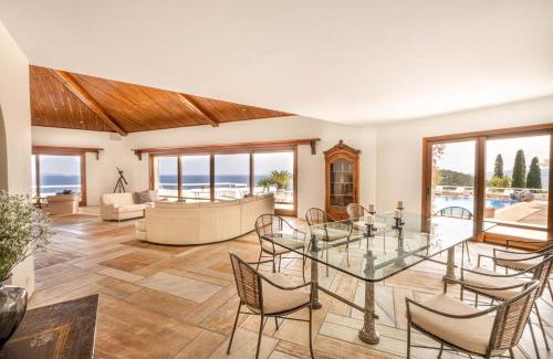 Marathon Villa | Villa Artisti Marathon