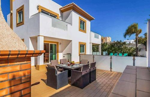 Castelo Villa | Villa Astro