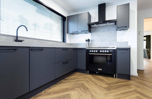 Beekbergen-Zuid Chalet De Esquí | ✓ Villa at Recreatiepark Beekbergen ✓ Holiday home for 8 persons ✓ Located in Beekbergen (Gelderland) ✓ Holiday park on the Veluwe ✓ Book directly through the park