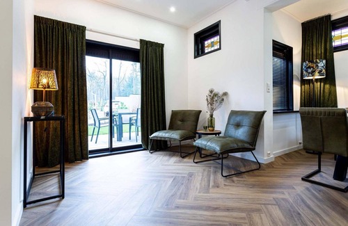 Beekbergen-Zuid Chalet De Esquí | ✓ Villa at Recreatiepark Beekbergen ✓ Holiday home for 8 persons ✓ Located in Beekbergen (Gelderland) ✓ Holiday park on the Veluwe ✓ Book directly through the park