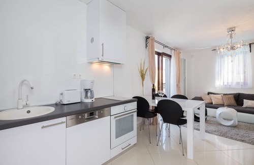 Cizici Casa | Villa Aurea, alquiler de vacaciones en la playa de 2 dormitorios, piscina climatizada