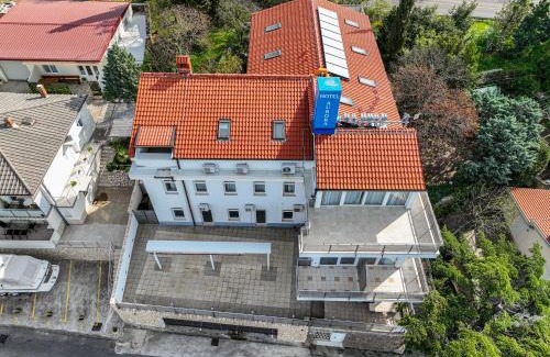 Crikvenica Hotel | Villa Aurora