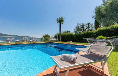 Gargnano Villa | Villa Aurora- Villa esclusiva con piscina e splendida vista lago