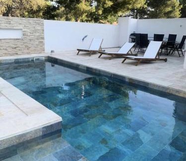 Rognac Apartamento | Villa avec piscine Châtaigniers - Villa 3 pièces 4 personnes MAE-1773