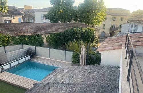 Lambesc Villa | Villa Avec Piscine en Centre de Village Provencal