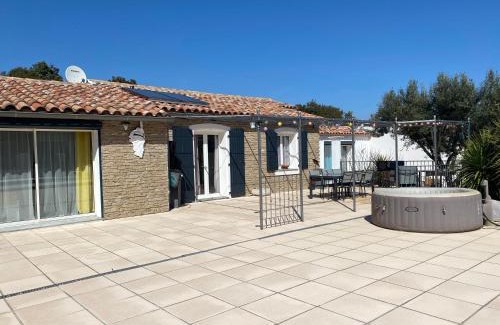 Neoules Casa | VILLA AVEC PISCINE