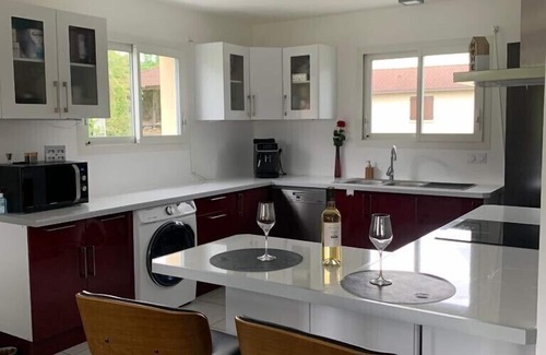 Franquevielle Casa | Villa Avec Terrain de Pétanque et Terrasse Proximités des Montagnes , Randonnées
