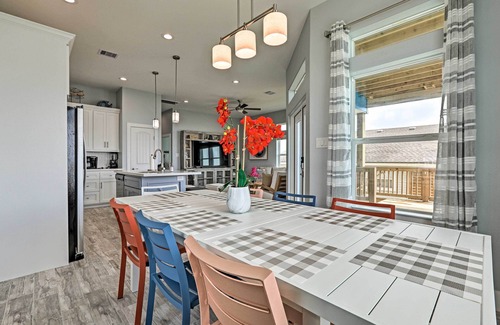 Galveston Casa | ‘Villa Azul’ Galveston Home: Modern & Beachfront!