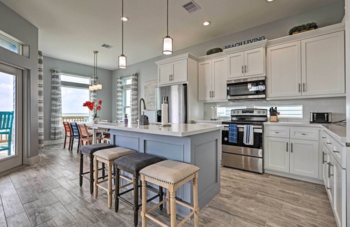 Galveston Casa | ‘Villa Azul’ Galveston Home: Modern & Beachfront!