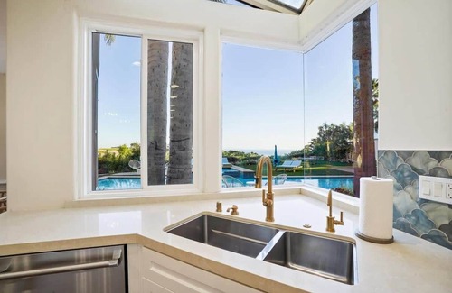 Central Malibu Casa | Villa Azure The Beverly Hills hotel vibe in Malibu