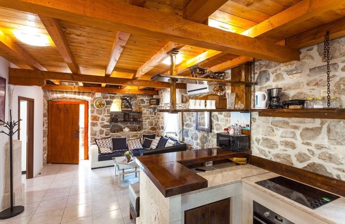 Stankovici Villa | Villa Azurit, villa familiar