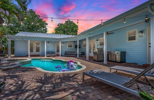 Tropic Casa | Villa Azzurra - Pool /Hot-tub /Game Room /Fire-Pit - sleeps 12