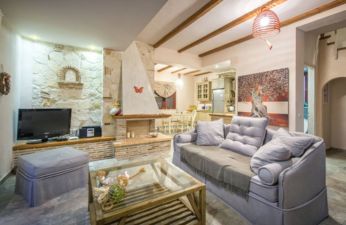 Romirion Casa | Villa Azzurra en Compartido con piscina y vista increíble al mar y Village'sMountain