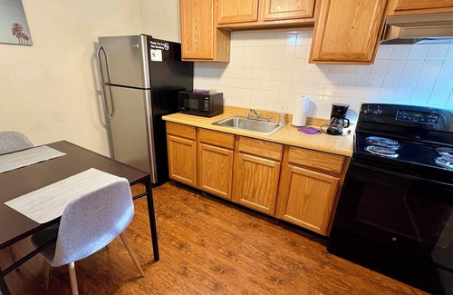 Historic Tennis Club Villa | Villa B - a cozy studio with kitchen a minute away from downtown Palm Springs!