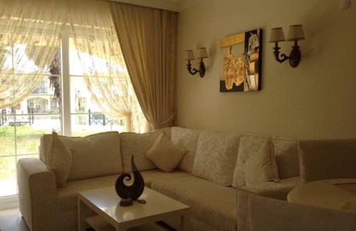 Fethiye City Center Villa | Villa B & D, piscina comunitaria, wifi en el área pública, aire acondicionado, tenis de mesa ...