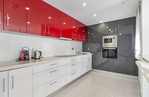 Orihuela Costa Villa | Villa Bahati cerca de la playa con vistas al mar, piscina compartida, jardín, A/C y Wi-Fi