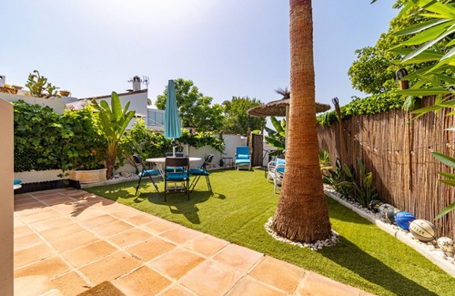 Bahia Dorada Villa | Villa 'Bahia Dorada' a 50 m de la playa con vistas al mar, Wi-Fi y aire acondicionado