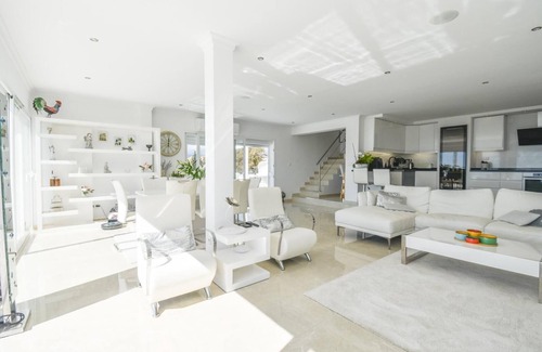 Torreblanca Villa | Villa 'Bali Málaga' con vistas al mar, Wi-Fi y aire acondicionado