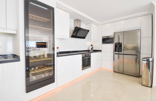 Torreblanca Villa | Villa 'Bali Málaga' con vistas al mar, Wi-Fi y aire acondicionado
