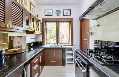 Sanur Villa | VILLA BAPAK, 2 BDRM, PISCINA, JARDIN, PLAYA