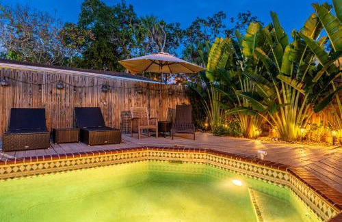 Bradenton Casa | Villa Bella! Amazing pool home with cabana just minutes from downtown!