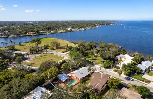 Bradenton Casa | Villa Bella! Amazing pool home with cabana just minutes from downtown!