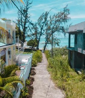 Blue Bay Casa | Villa Bella Charming Beachfront Guesthouse