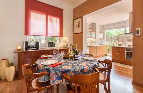 Castelldefels Villa | Villa 'Bella Estança' con piscina privada, Wi-Fi y aire acondicionado
