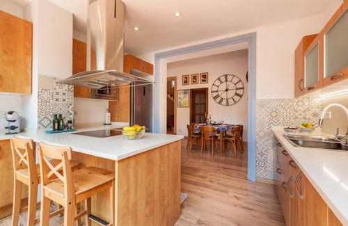 Castelldefels Villa | Villa 'Bella Estança' con piscina privada, Wi-Fi y aire acondicionado