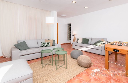 Olivella Villa | Una amplia y moderna villa con vistas panorámicas, piscina privada y A/C