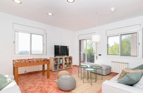Olivella Villa | Una amplia y moderna villa con vistas panorámicas, piscina privada y A/C