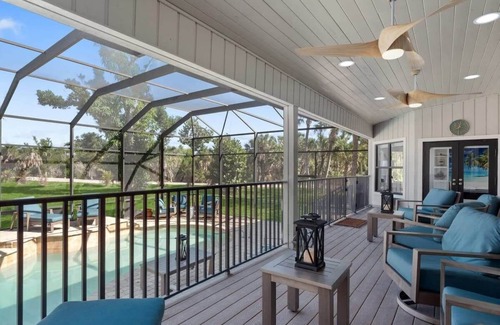 Chateaux Sur Mer Villa | Villa Belle Mer- Executive Residence with Pool & Golf Cart