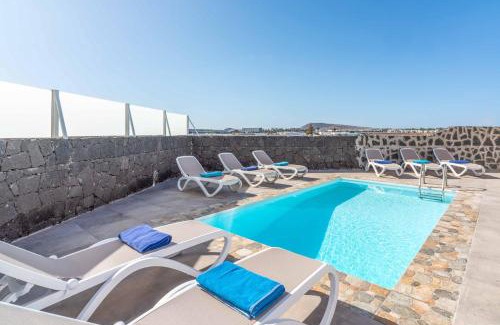 Playa Blanca Villa | Villa Bellisima