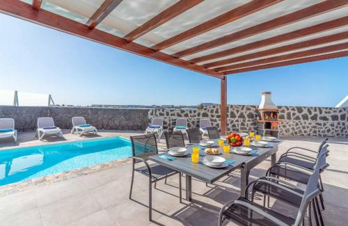 Playa Blanca Villa | Villa Bellisima