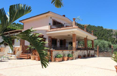 Altavilla Milicia Villa | Villa Belvedere di Altavilla with Pool and Near The Sea