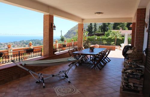 Altavilla Milicia Villa | Villa Belvedere di Altavilla with Pool and Near The Sea