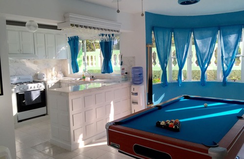 Cabarete Villa | Villa Belvedere; Jugar al billar en la playa!, Duerme 6. Chef Disponible