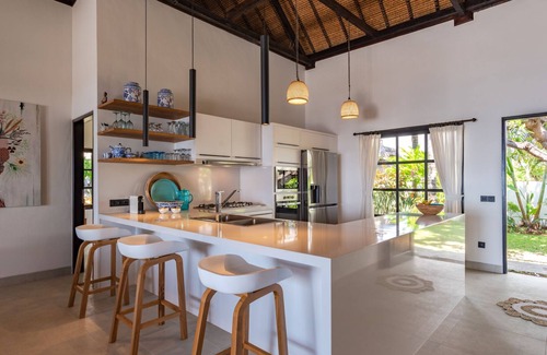 Banjartegehe Villa | Villa Bersama: Live The Bali Dream In This Luxury Beach Front Villa Con personal!